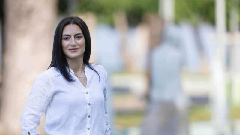 “Συμπαραστάτης του Δημότη”: “Υπόγεια” στήριξη Τζέκου σε Αγγελική Κανούλα