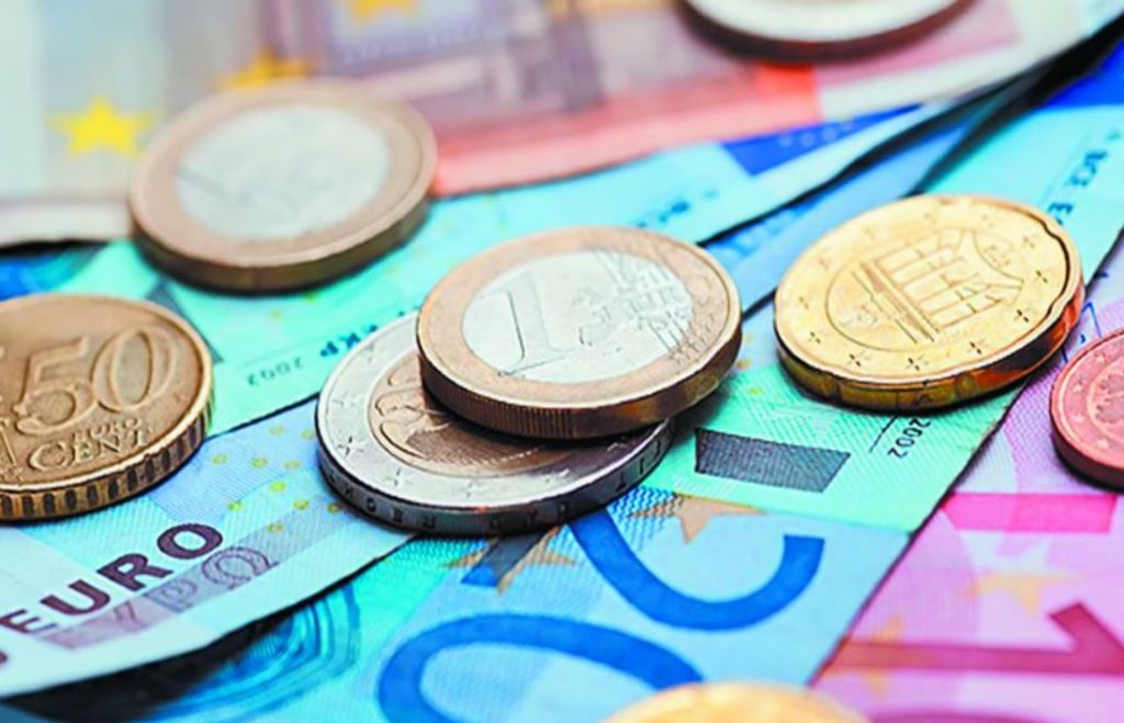 Μπαίνει το επίδομα των 250 ευρώ