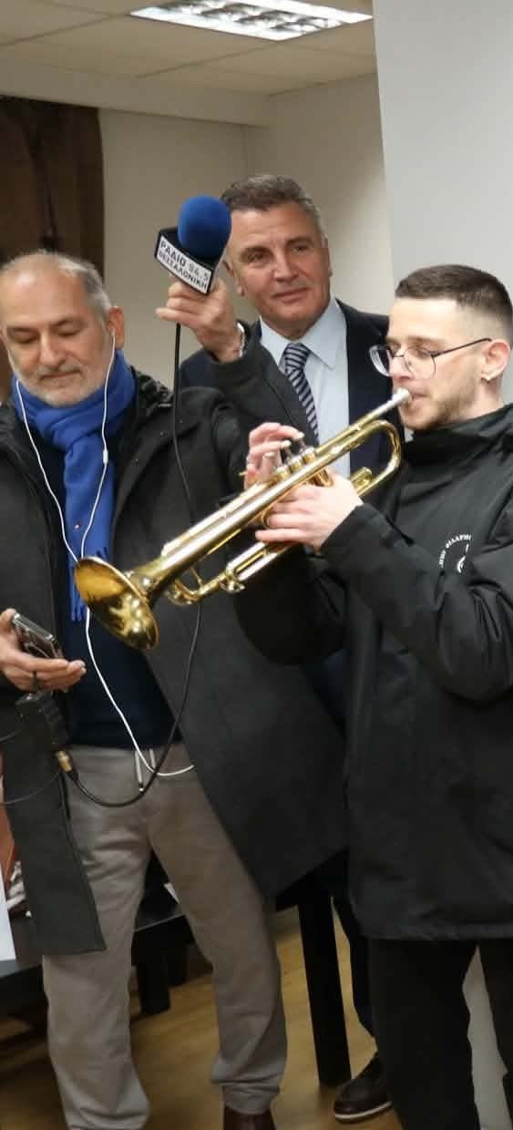 “Νάκη βόηθα, μπλέχτηκαν τα καλώδια…”