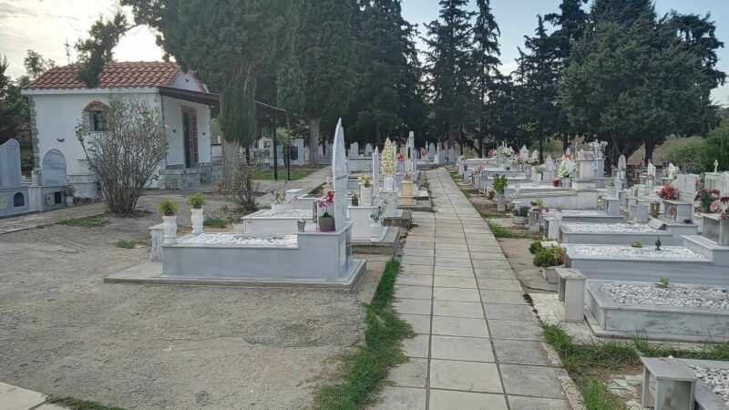 Οργή δημοτών για την απαγόρευση τοποθέτησης μαρμάρινων πλακών στα Κοιμητήρια