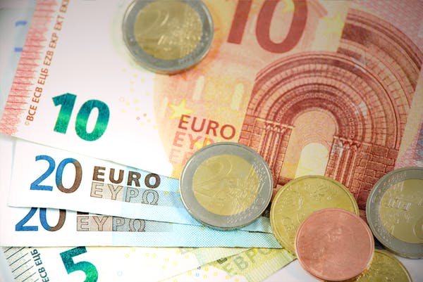 Περισσότερα λεφτά στα πορτοφόλια μας: Ποιοι εργαζόμενοι θα δουν αυξήσεις στους μισθούς τους το 2026 (BINTEO)