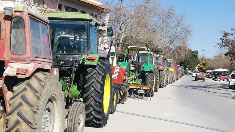 Δυναμώνει το μπλόκο στα Πράσινα Φανάρια με νέα τρακτέρ από την Επανομή
