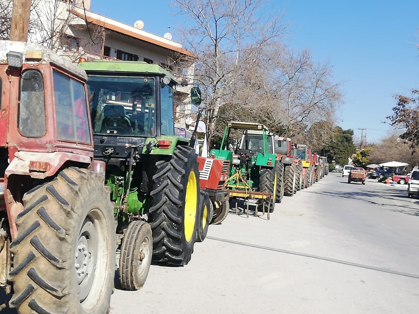 Δυναμώνει το μπλόκο στα Πράσινα Φανάρια με νέα τρακτέρ από την Επανομή