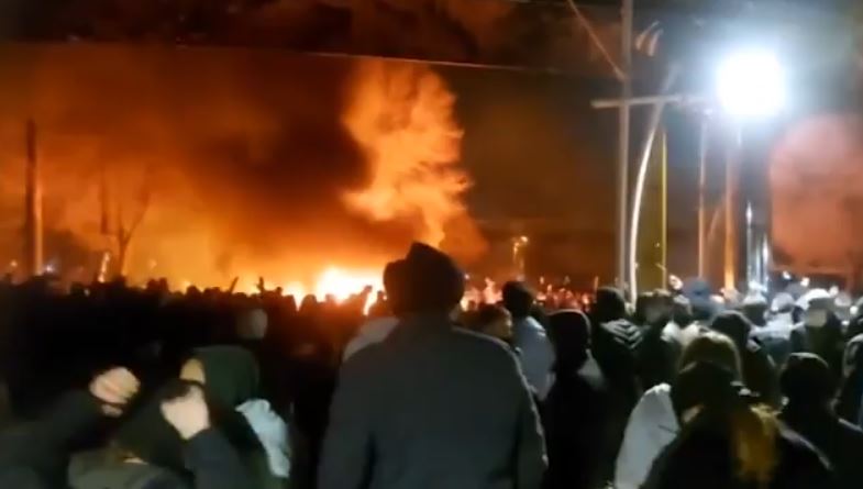 Ιράν: Συνεχίζεται η αιματηρή βίαιη καταστολή των διαδηλώσεων (BINTEO)