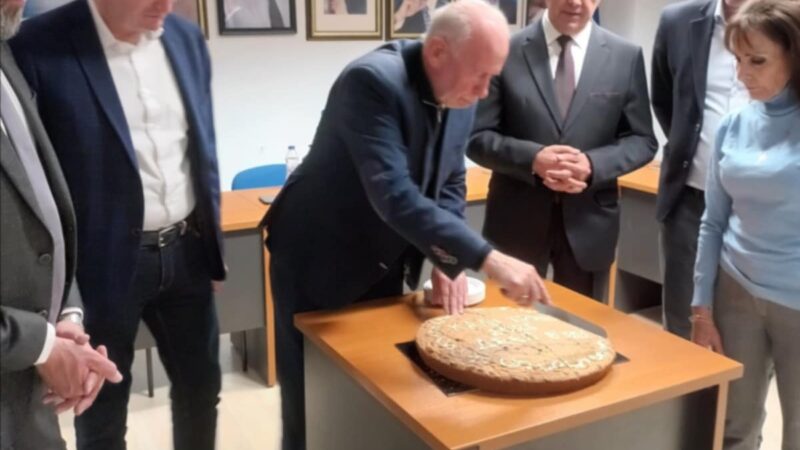 ΝΔ: Εκοψε πίτα η ΔΕΕΠ Β΄ Θεσσαλονίκης (ΦΩΤΟΡΕΠΟΡΤΑΖ)