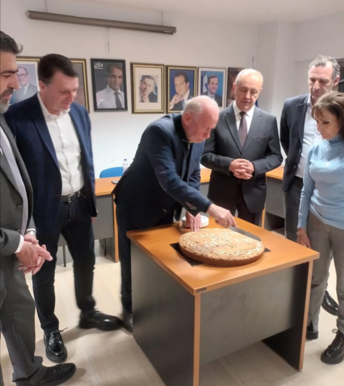 ΝΔ: Εκοψε πίτα η ΔΕΕΠ Β΄ Θεσσαλονίκης (ΦΩΤΟΡΕΠΟΡΤΑΖ)
