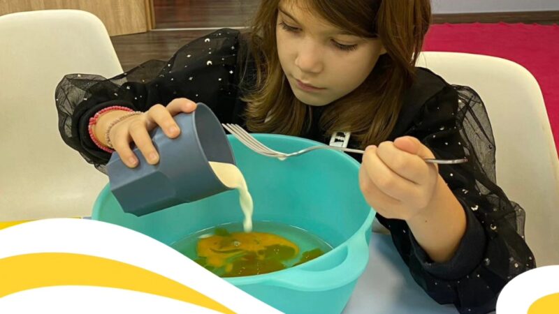 Τα παιδιά του ΚΔΑΠ Kids Athletics έφτιαξαν κέικ με μαρμελάδα βερίκοκο!!!