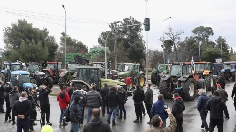 Απελευθερώνεται ο δρόμος: Φεύγουν τα τρακτέρ από τα Πράσινα Φανάρια