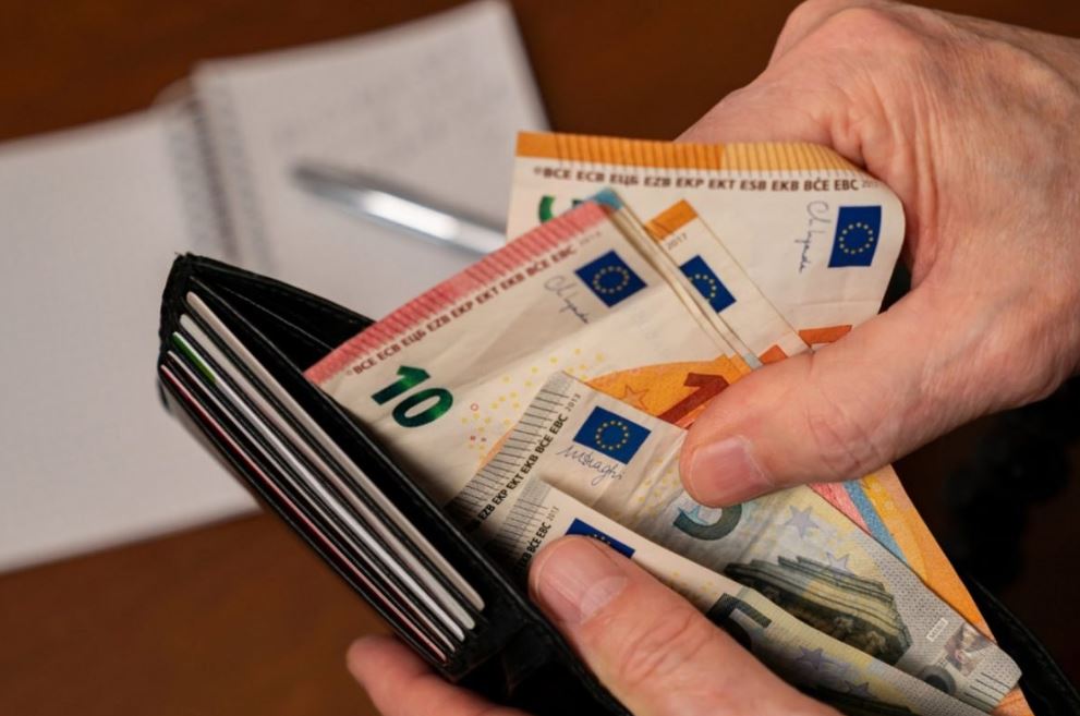 Ολοι θέλουν να βγουν στη σύνταξη: Ρεκόρ αιτήσεων συνταξιοδότησης το 2025 – Οι περισσότερες στην ιστορία της χώρας (ΒΙΝΤΕΟ)