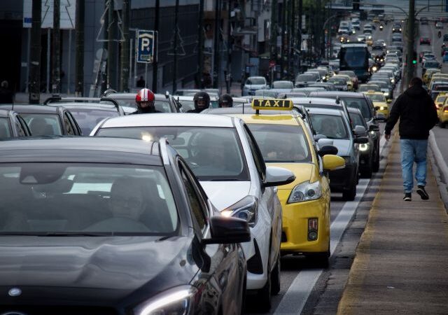 Αντιμέτωποι με πρόστιμα χιλιάδες ιδιοκτήτες οχημάτων που δεν πλήρωσαν τα τέλη κυκλοφορίας (ΒΙΝΤΕΟ)