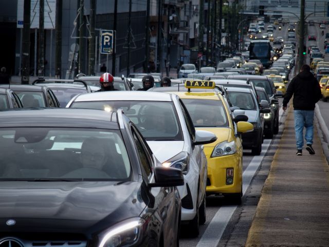 Αντιμέτωποι με πρόστιμα χιλιάδες ιδιοκτήτες οχημάτων που δεν πλήρωσαν τα τέλη κυκλοφορίας (ΒΙΝΤΕΟ)
