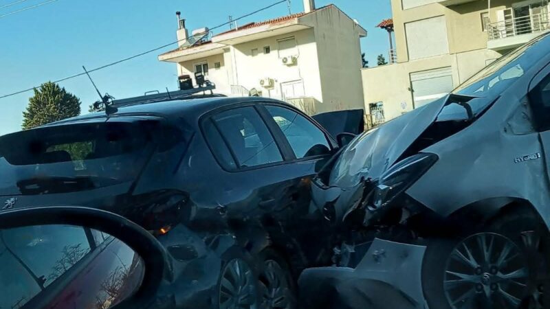 Φοβερή τράκα στην Αγία Τριάδα με τρεις τραυματίες