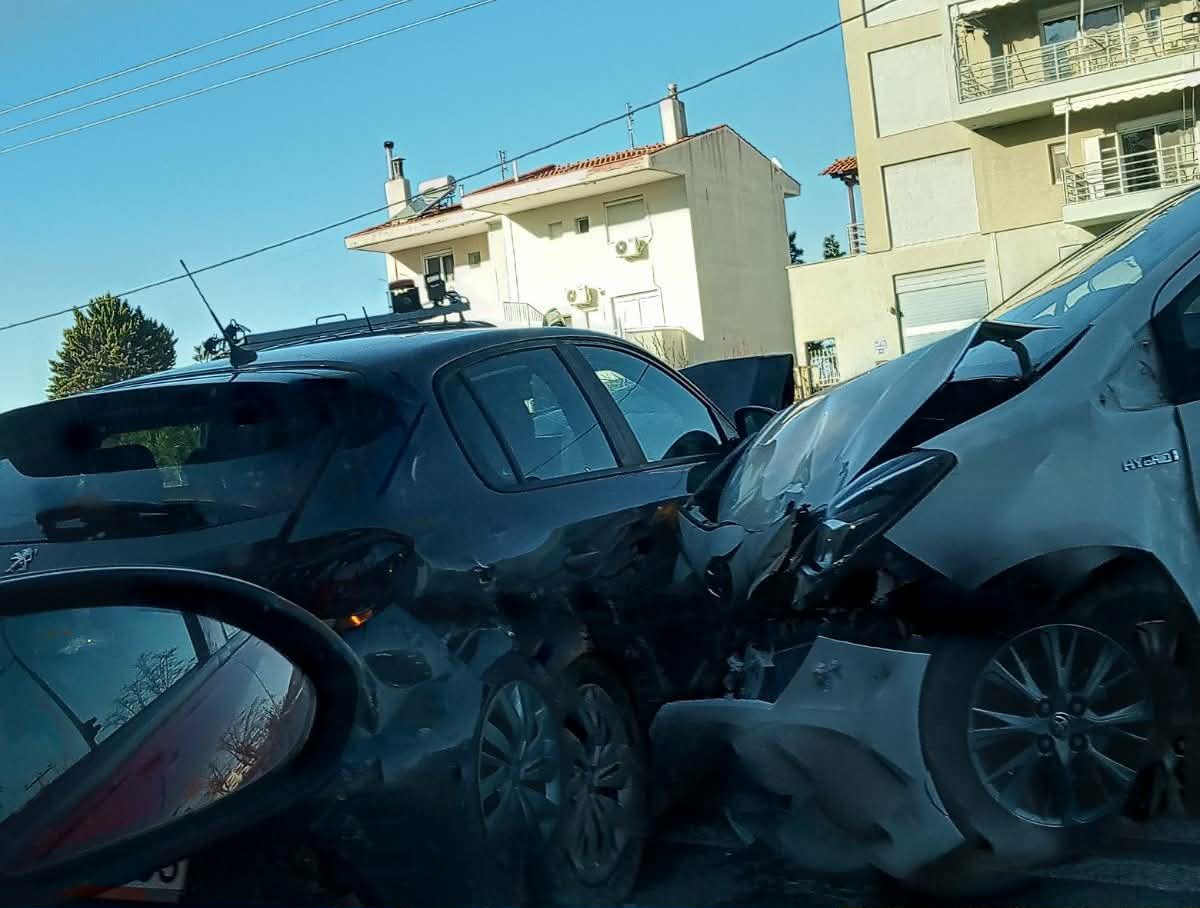 Φοβερή τράκα στην Αγία Τριάδα με τρεις τραυματίες
