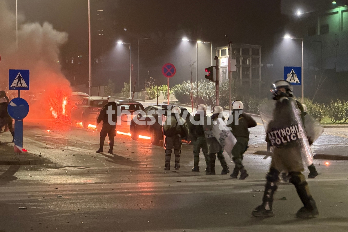 Σοβαρά επεισόδια με μπαχαλάκηδες τα ξημερώματα στο Αριστοτέλειο Πανεπιστήμιο (ΒΙΝΤΕΟ)