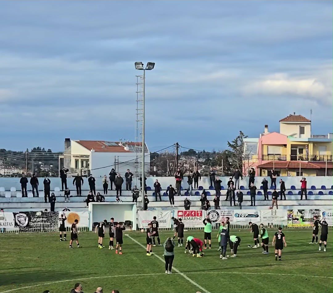 Viral στη Δράμα η κερκίδα των Δοξαίων στη Μηχανιώνα (ΒΙΝΤΕΟ)