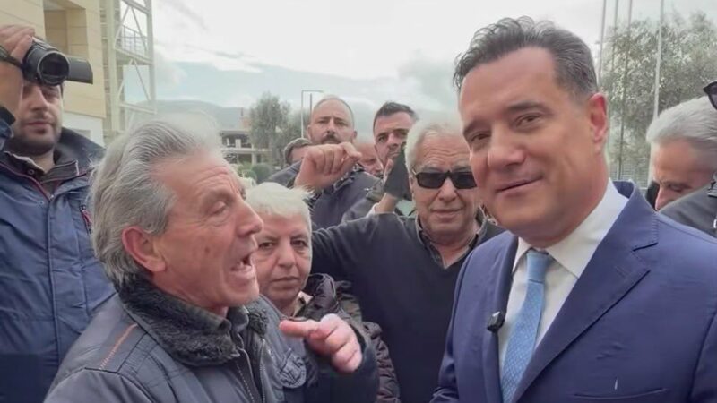 Απολαυστικός διάλογος Αδωνη με αριστερούς έξω από το καινούριο νοσοκομείο της Λευκάδας: “Τα ίδια και τα ίδια με ΝΑΤΟ, Ισραήλ, Παλαιστίνη…” (ΒΙΝΤΕΟ)