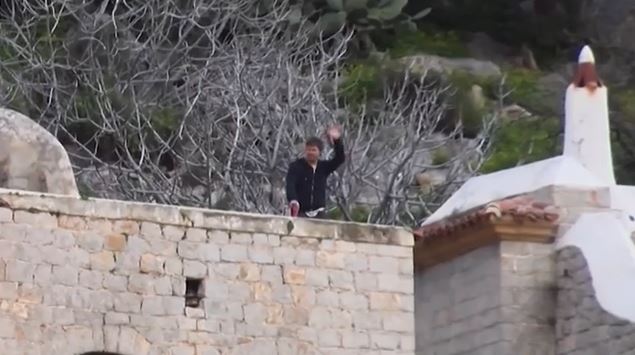 Στα σοκάκια της Ύδρας ο Μπραντ Πιτ – Ξεκίνησαν τα γυρίσματα της ταινίας του (BINTEO)