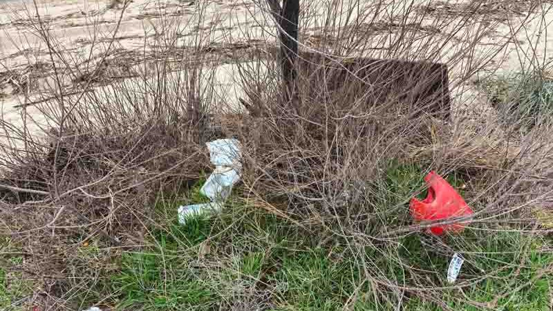Όταν η αδιαφορία γίνεται στάση: Οι παραλίες του Θερμαϊκού στο έλεος της εγκατάλειψης