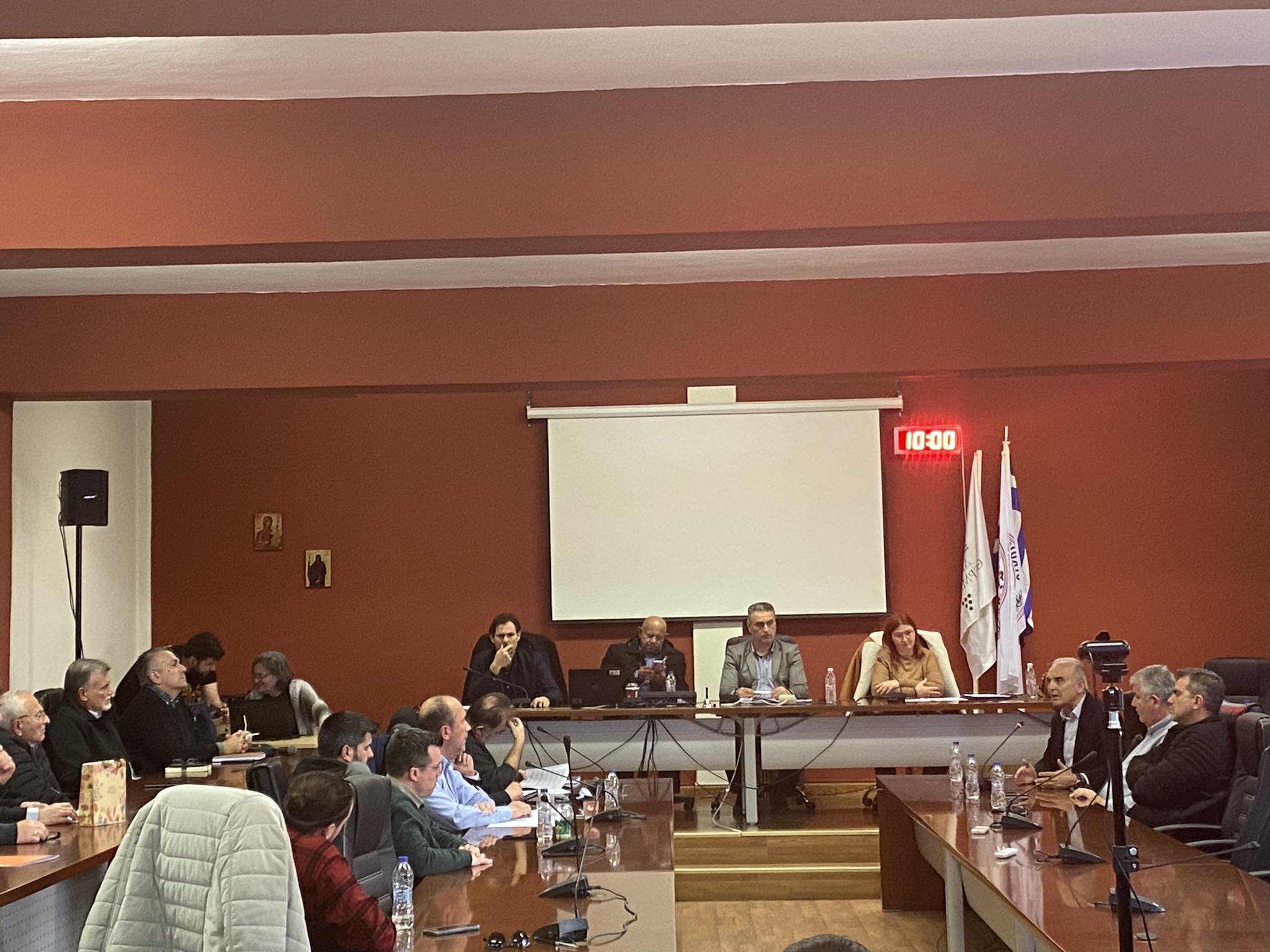 Φτωχός προϋπολογισμός: Λίγα χρήματα σε έργα, ακριβά ανταποδοτικά τέλη