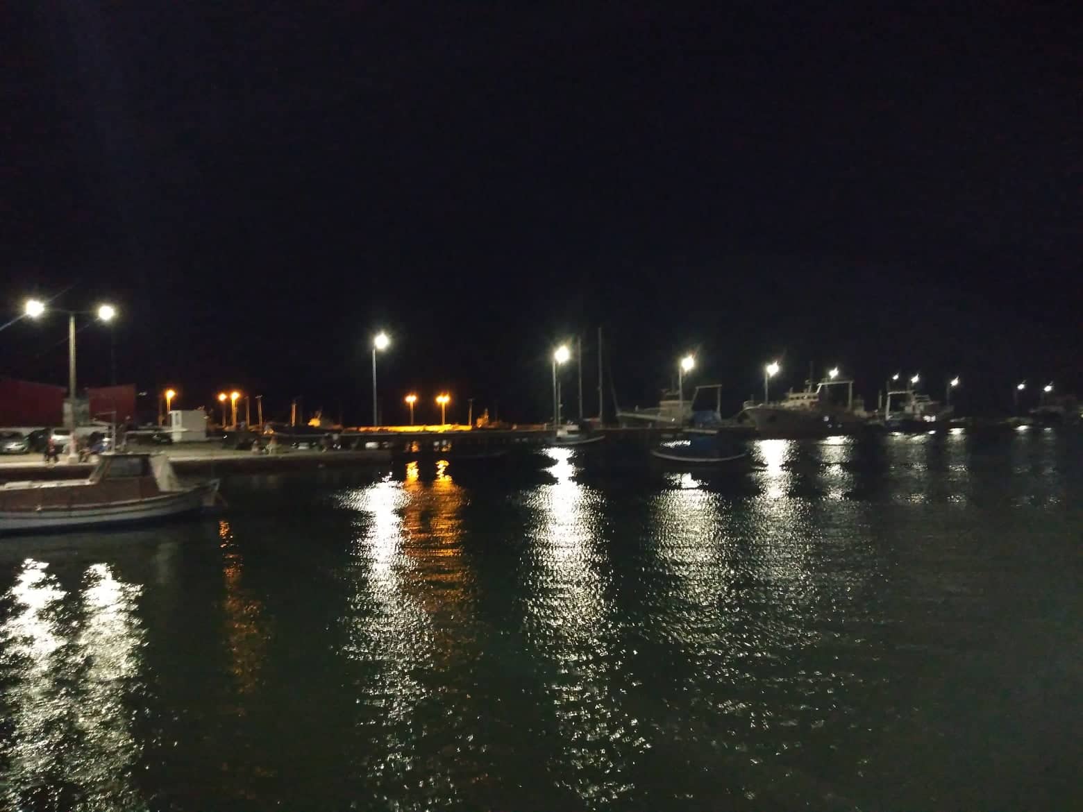 Ιστιοφόρο μπάζει νερά στο λιμάνι της Μηχανιώνας-Αναζητείται ο ιδιοκτήτης