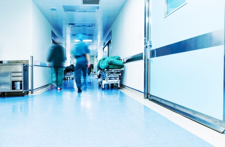 Σαρώνουν γρίπη και εποχικές ιώσεις-Γέμισαν τα νοσοκομεία: Εμβολιάστε ακόμα και ΤΩΡΑ τα παιδιά σας (ΒΙΝΤΕΟ)