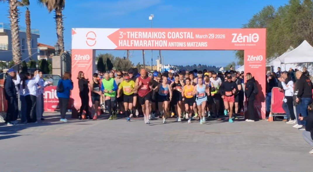 Η εκκίνηση του ημιμαραθωνίου της Περαίας (ΒΙΝΤΕΟ)