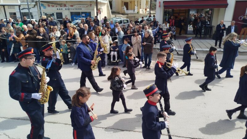 Η παρέλαση στην Επανομή (ΦΩΤΟΡΕΠΟΡΤΑΖ+ΒΙΝΤΕΟ)