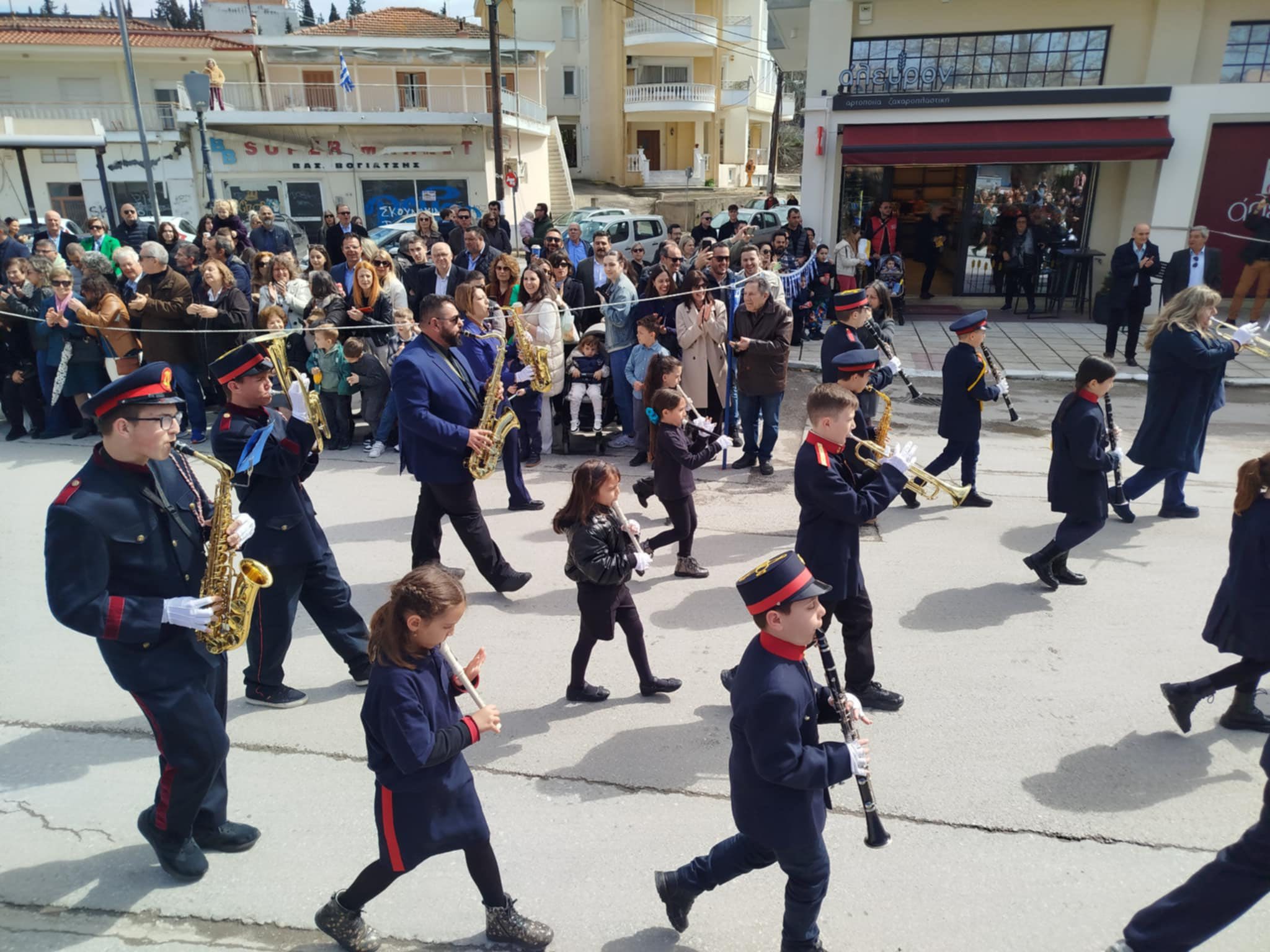 Η παρέλαση στην Επανομή (ΦΩΤΟΡΕΠΟΡΤΑΖ+ΒΙΝΤΕΟ)
