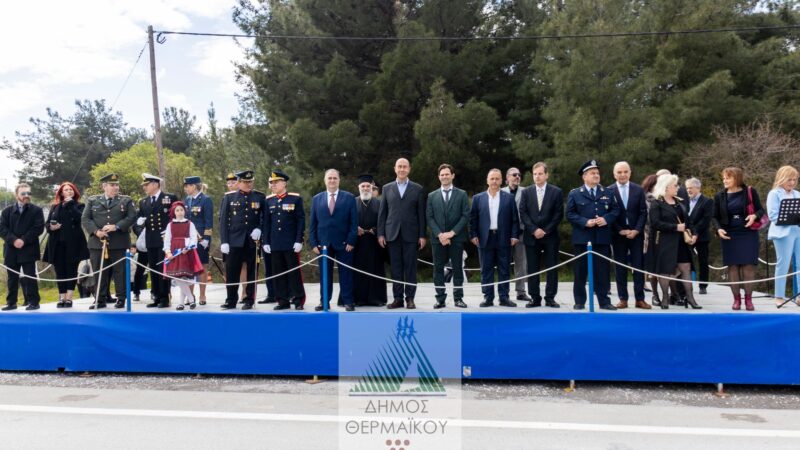 Η πολιτική εξέδρα της Περαίας (ΦΩΤΟΡΕΠΟΡΤΑΖ)