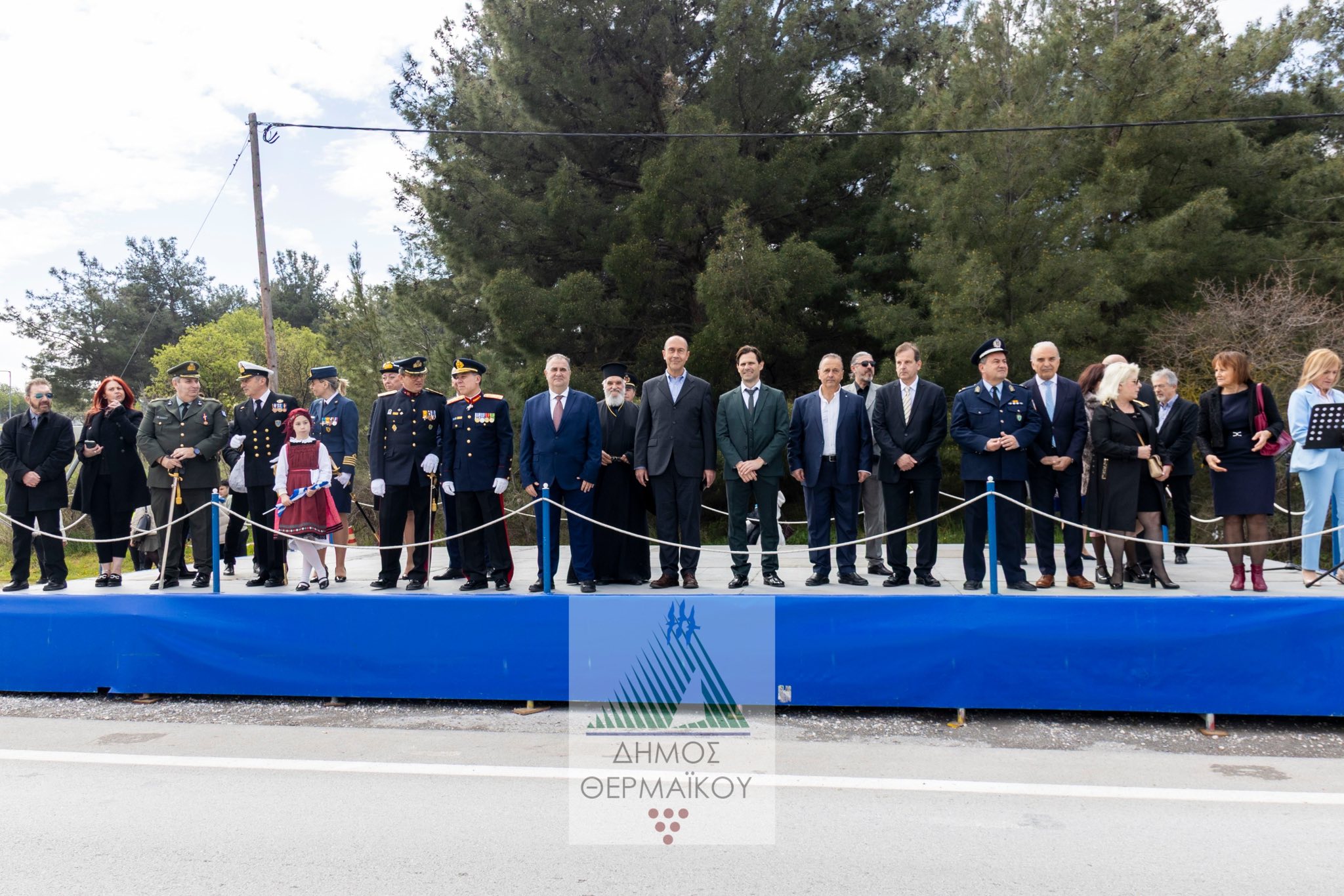 Η πολιτική εξέδρα της Περαίας (ΦΩΤΟΡΕΠΟΡΤΑΖ)