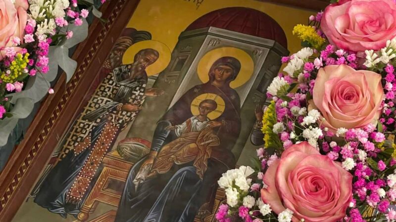 Β΄ Χαιρετισμοί: Ετοιμο το μπουκέτο προς τιμήν της Παναγίας στο Τέμπλο του Ιερού Ναού Πέτρου και Παύλου Περαίας