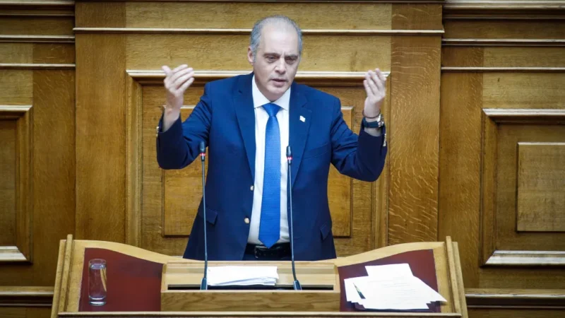 Βελόπουλος κατά Φλώρου:  Τσακωμός στη Βουλή για μια… καράφλα!