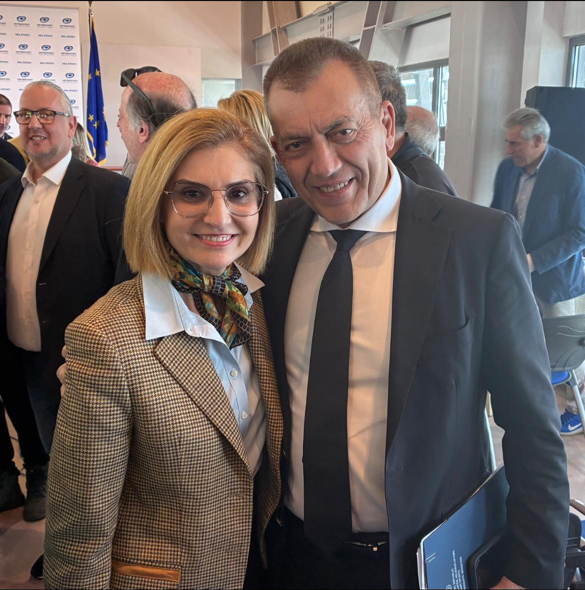 Δίπλα στον Γιάννη Βρούτση η Κατερίνα Ζιούτα