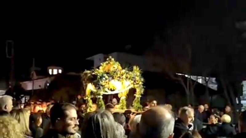 Η περιφορά του επιταφίου στους Ν. Επιβάτες (ΒΙΝΤΕΟ)