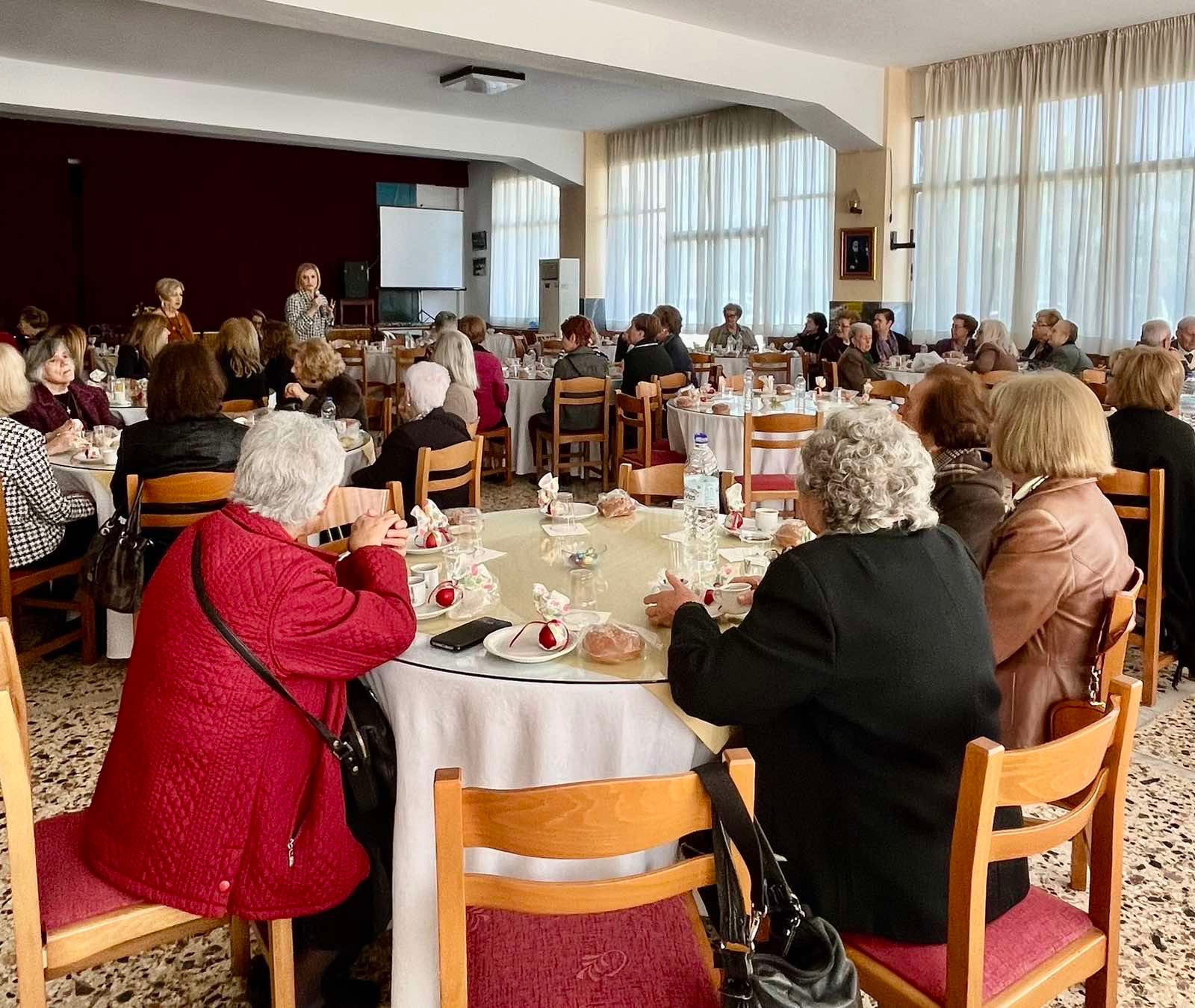 Αγάπη: Ο Σύλλογος Γυναικών Περαίας τσούγκρισε πασχαλινά αυγά! (ΦΩΤΟΡΕΠΟΡΤΑΖ)