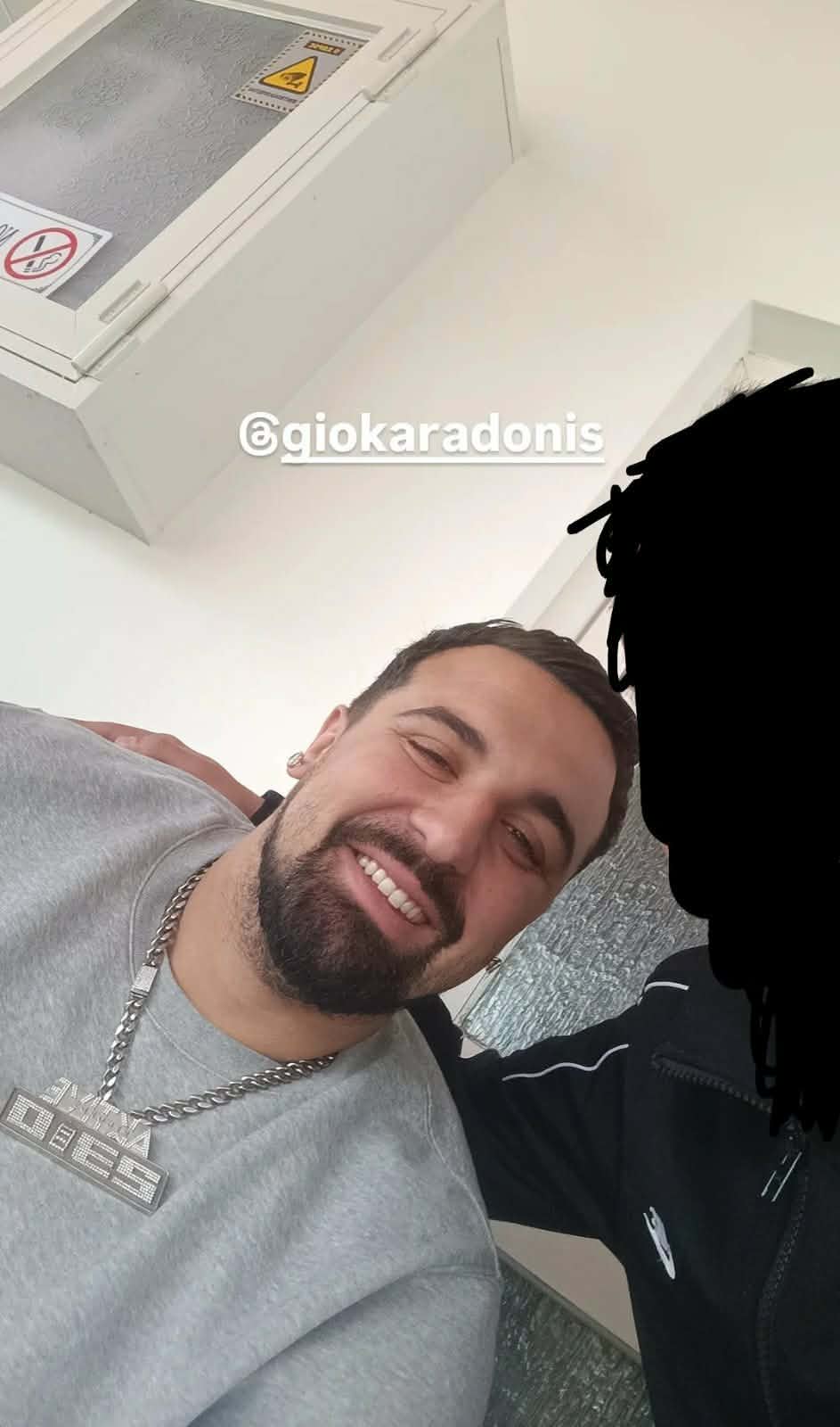 O Gio Kay ήρθε στη Μηχανιώνα και έφαγε μπουγάτσα! (ΒΙΝΤΕΟ)