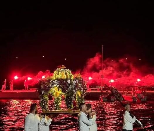 Στις 21:00 η συνάντηση των επιταφίων των Ν. Επιβατών και η είσοδος στη θάλασσα