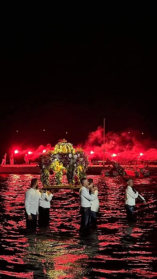 Στις 21:00 η συνάντηση των επιταφίων των Ν. Επιβατών και η είσοδος στη θάλασσα