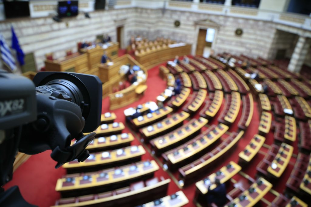 Άγρια κόντρα στη Βουλή μεταξύ Μητσοτάκη-Ανδρουλάκη (ΒΙΝΤΕΟ)