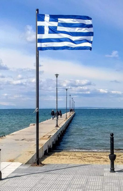 ΠΡΟΒΛΗΜΑ: Σε αναστάτωση οι επαγγελματίες του παραλιακού μετώπου της Περαίας καλούν επειγόντως σε σύσκεψη τον Τζέκο