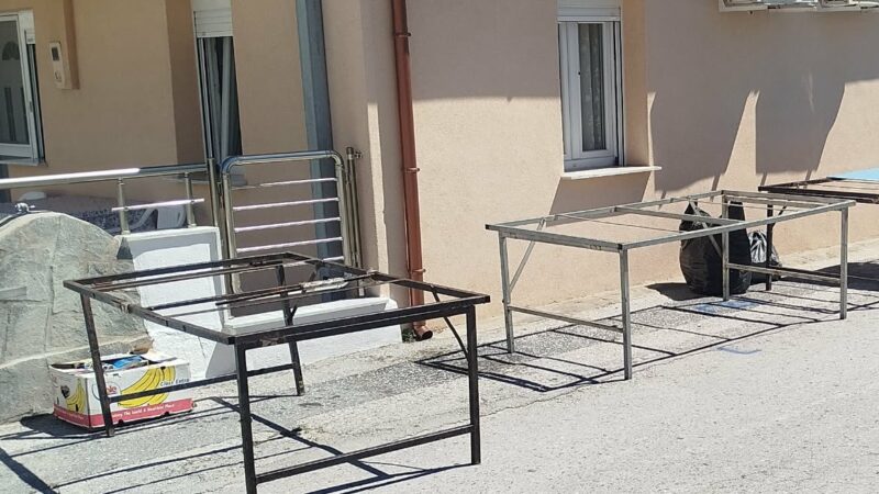 Αγία Τριάδα: Στήνονται οι πάγκοι-Αρχίζει το πανηγύρι (ΦΩΤΟΡΕΠΟΡΤΑΖ)