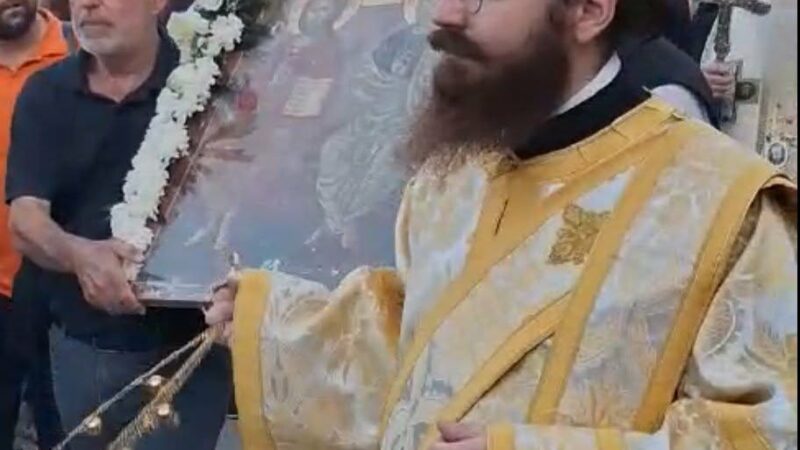Με κατάνυξη η λιτανεία του Αγίου Πνεύματος στην Αγία Τριάδα (ΒΙΝΤΕΟ)