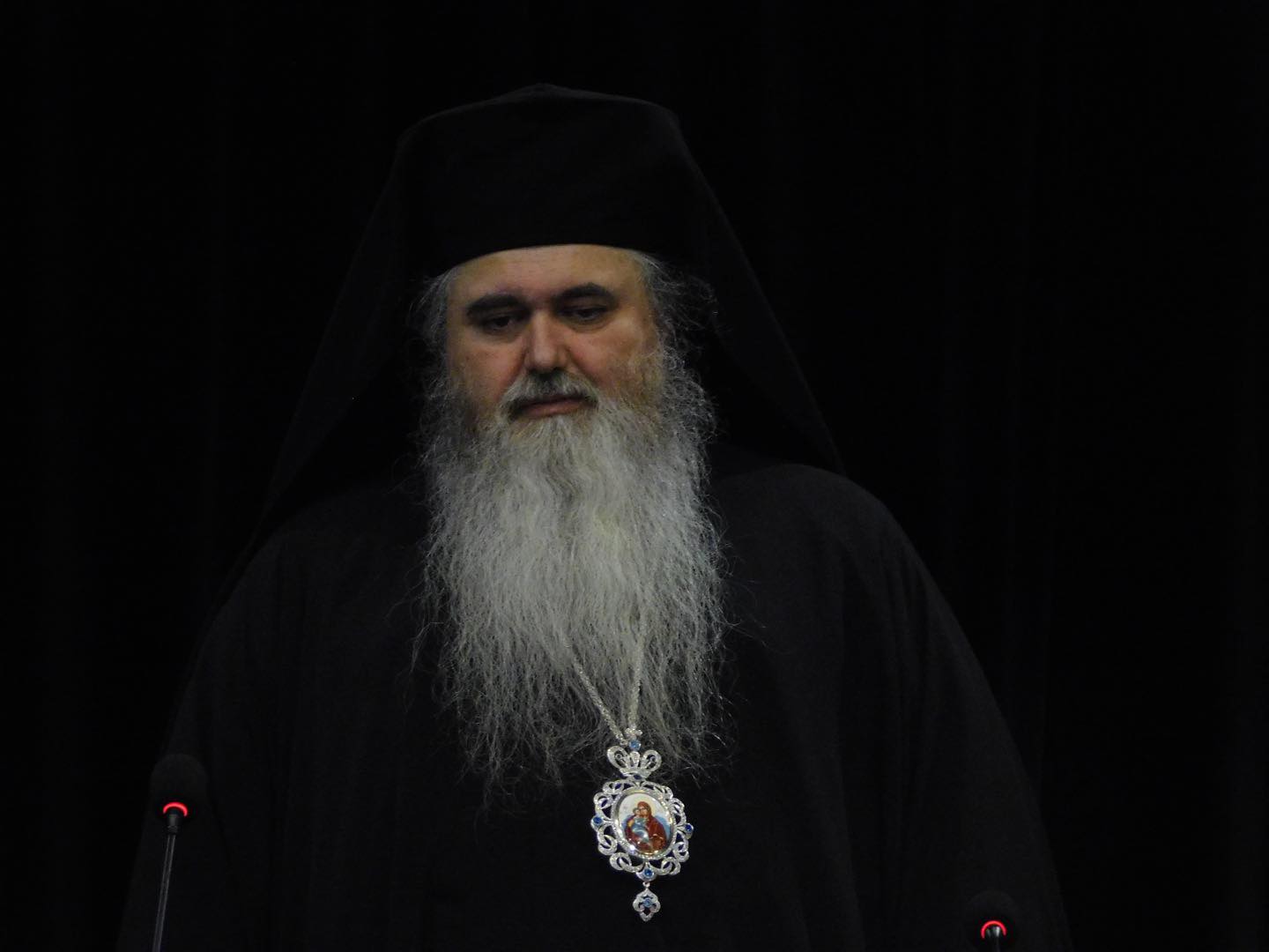 Συγκινεί ο Μητροπολίτης Ιουστίνος: ” Επικοινωνώ μαζί σας με αισθήματα συντριβής και βαθιάς λύπης…”