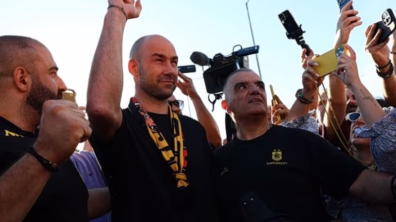 Αρης: Αποθεωτική υποδοχή για τον Βασίλη Σπανούλη στο αεροδρόμιο “Μακεδονία” (ΒΙΝΤΕΟ)