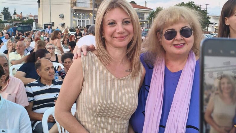 Στη Παραλία Επανομής η Μαρία Καρυστιανού, υπέγραψε κατά της αμμοληψίας (ΒΙΝΤΕΟ)