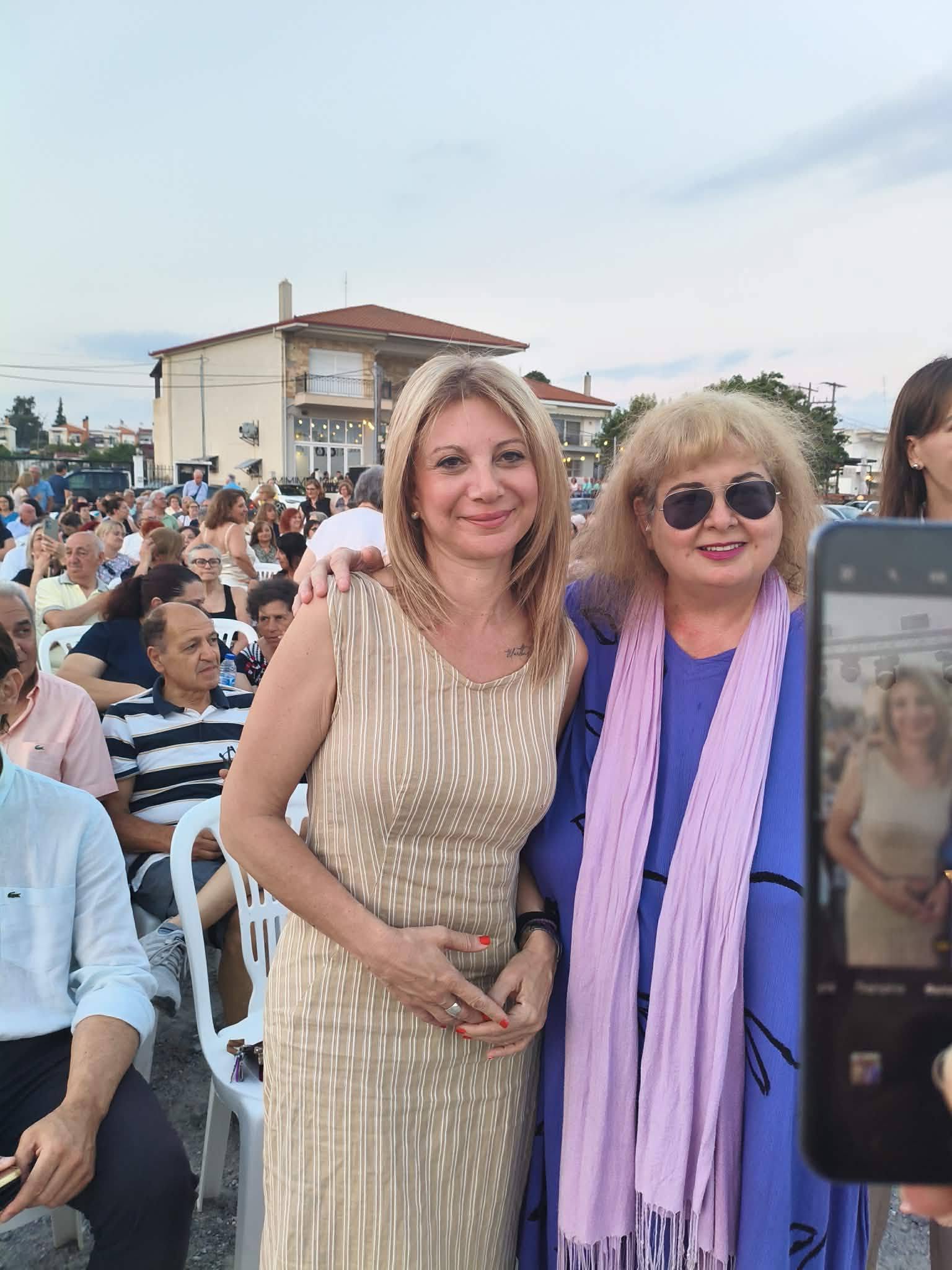 Στη Παραλία Επανομής η Μαρία Καρυστιανού, υπέγραψε κατά της αμμοληψίας (ΒΙΝΤΕΟ)