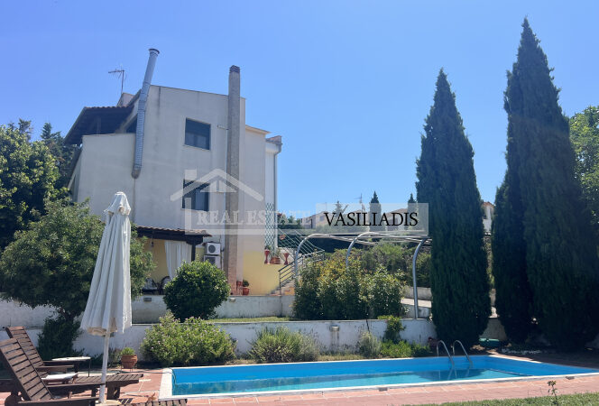 ΠΩΛΕΙΤΑΙ εξαίσια μονοκατοικία με πισίνα στο Πλαγιάρι