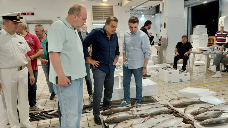 Αιφνιδίασε! Ηρθε τα ξημερώματα στην Ιχθυόσκαλα ο Μαργαρίτης Σχοινάς
