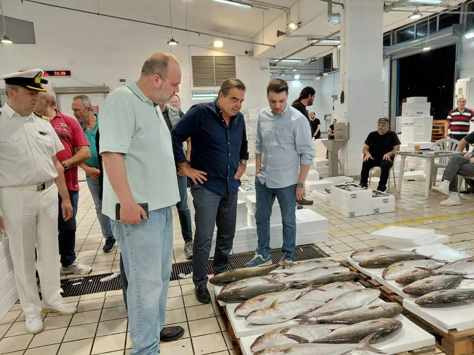 Αιφνιδίασε! Ηρθε τα ξημερώματα στην Ιχθυόσκαλα ο Μαργαρίτης Σχοινάς