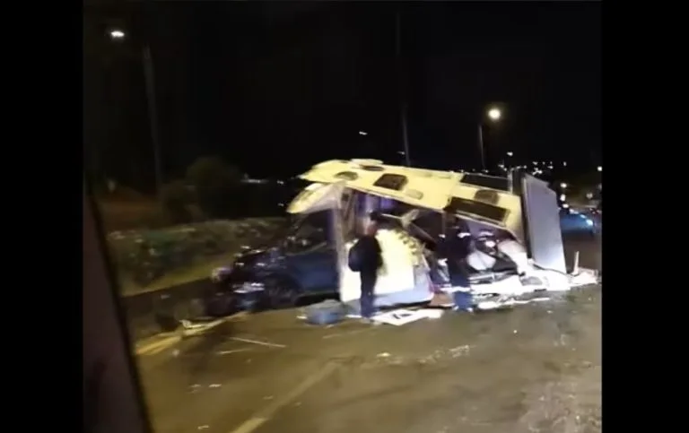 Κ. Σχολάρι: Αυτοκίνητο έπεσε πάνω σε τροχόσπιτο-Δύο άτομα στο νοσοκομείο